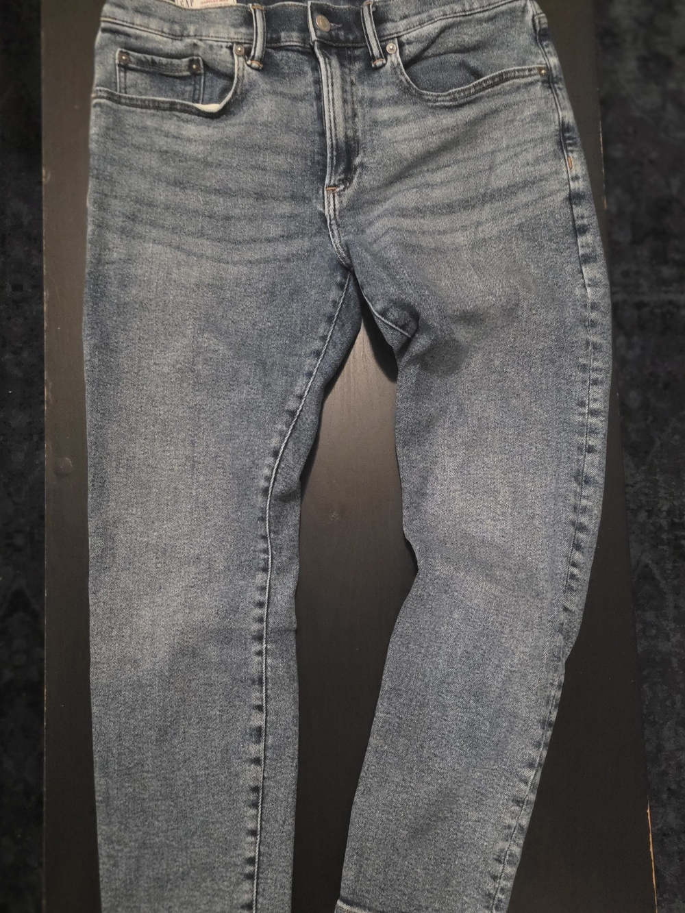GAP Men's Skinny Jeans in Faded Blue. Sizes: 33/30